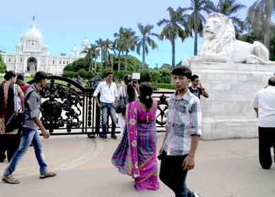 Kolkata Victoria Monument (c) 2013 by John Goss